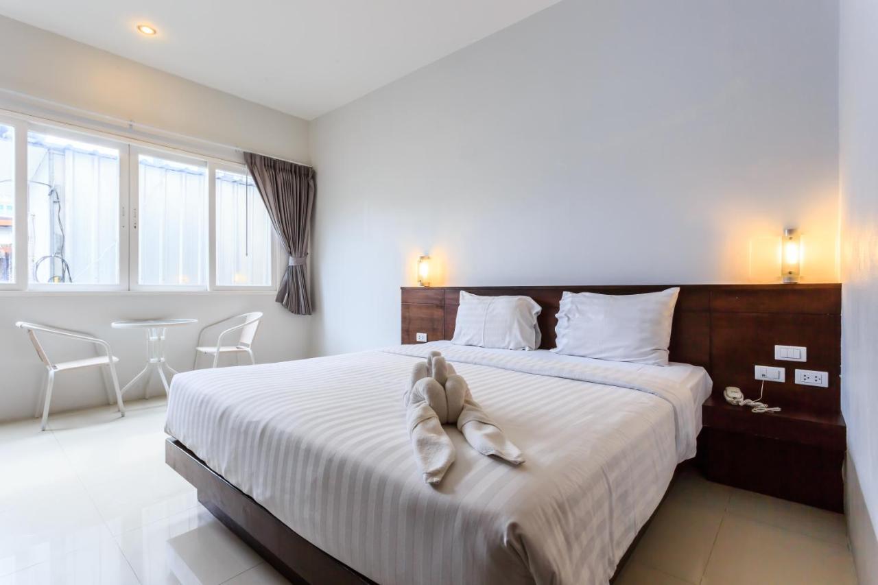 77 Bangla Hotel - Sha Certified Phuket Room photo